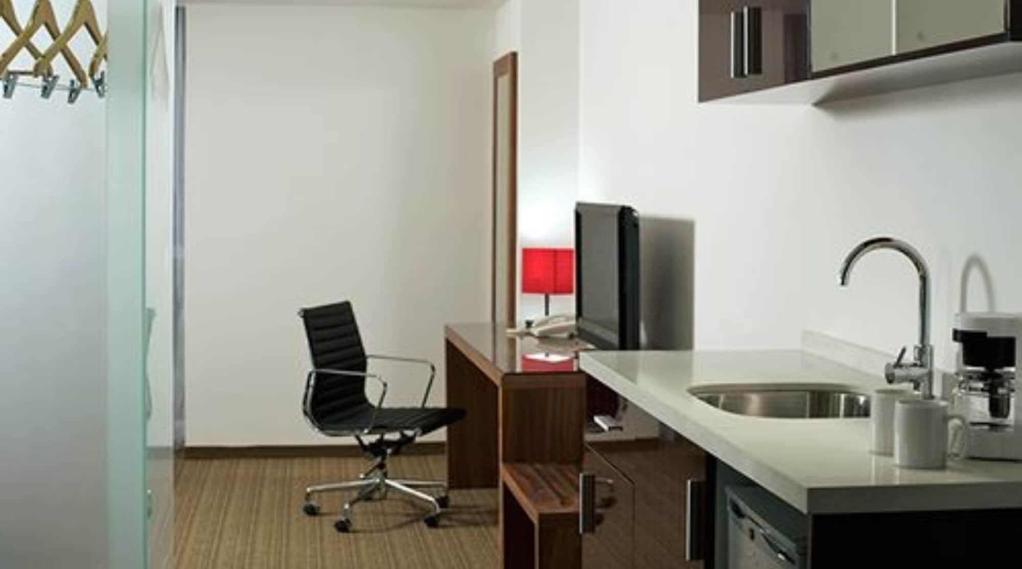 Casa Inn Premium Hotel Queretaro Miranda Exterior photo A typical studio apartment