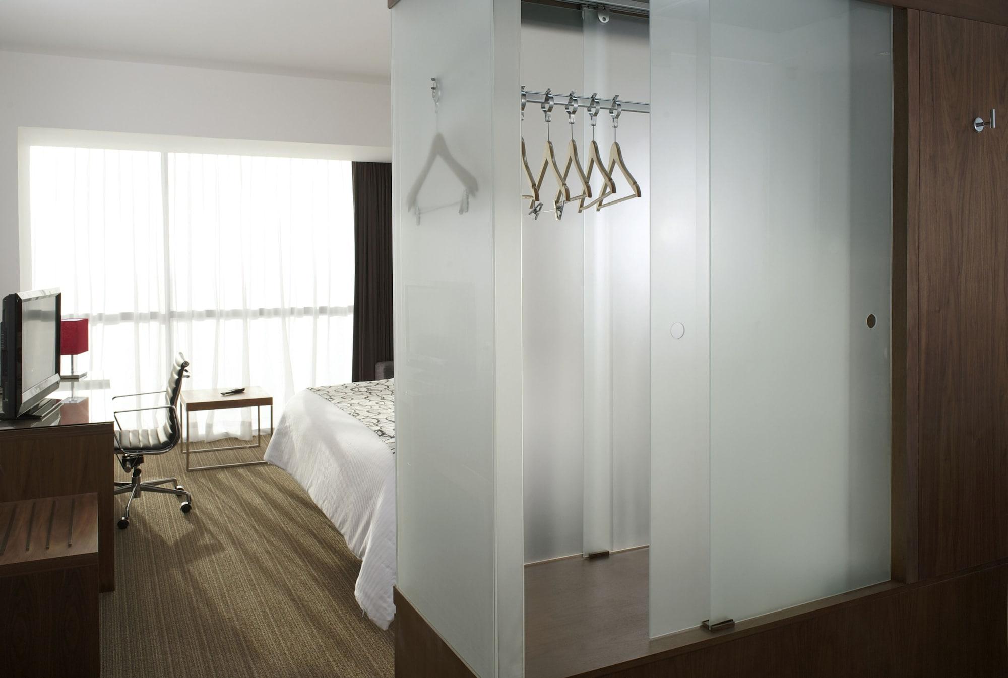 Casa Inn Premium Hotel Queretaro Miranda Exterior photo A sliding door