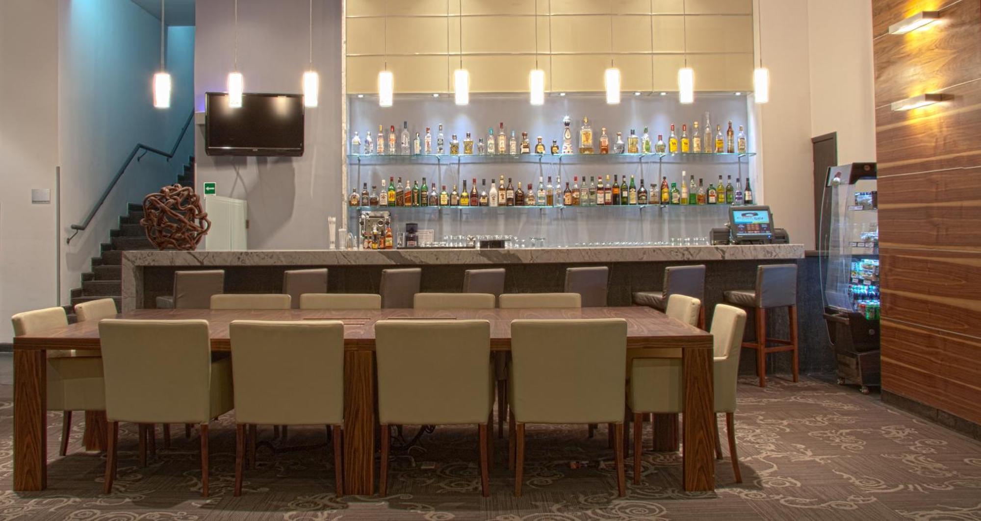 Casa Inn Premium Hotel Queretaro Miranda Exterior photo The bar at the lounge