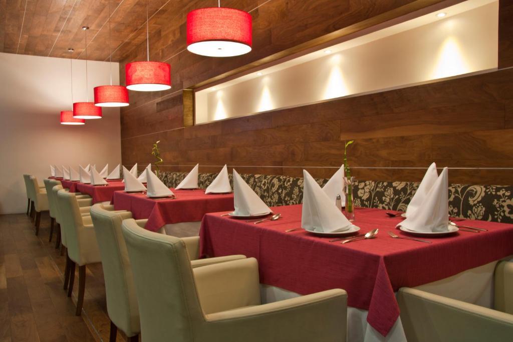 Casa Inn Premium Hotel Queretaro Miranda Exterior photo Restaurant interior
