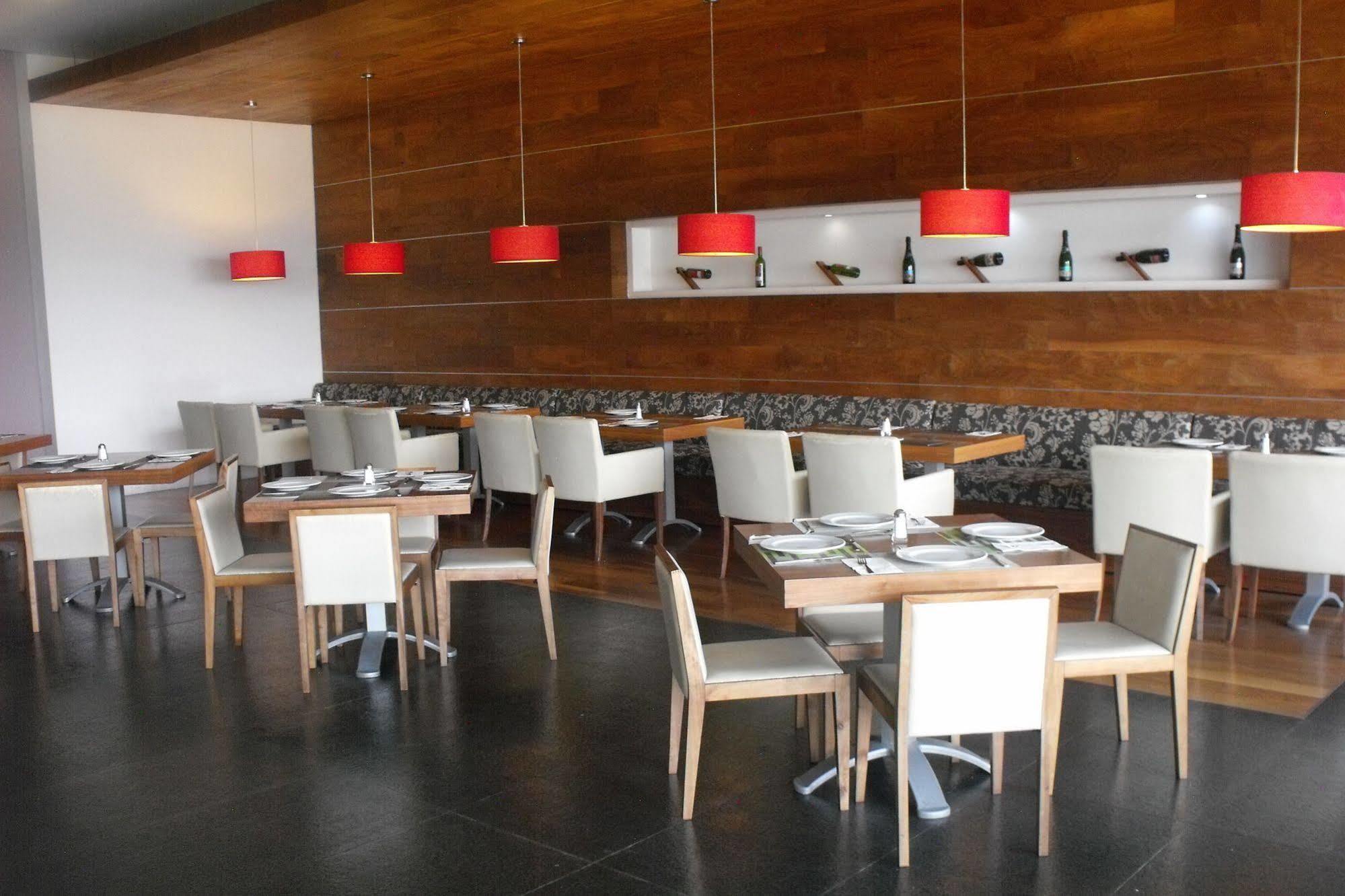 Casa Inn Premium Hotel Queretaro Miranda Exterior photo Restaurant at the hotel