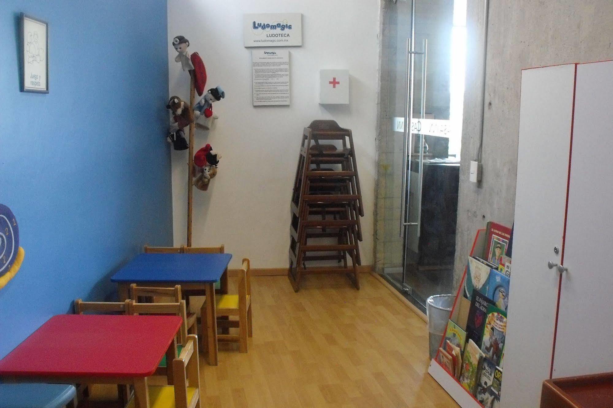 Casa Inn Premium Hotel Queretaro Miranda Exterior photo The waiting room of a doctor's office in Italy