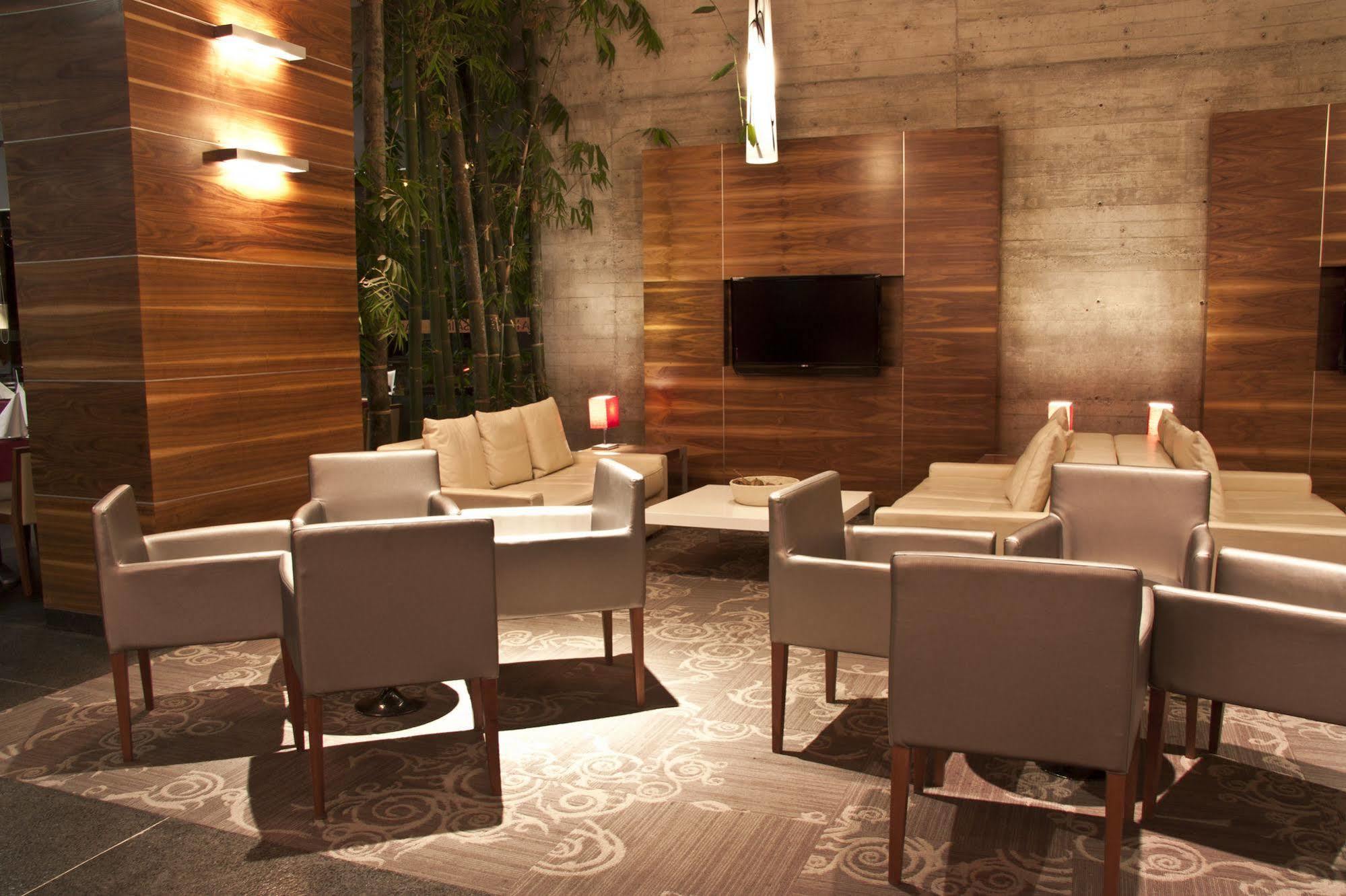 Casa Inn Premium Hotel Queretaro Miranda Exterior photo The lounge at the airport